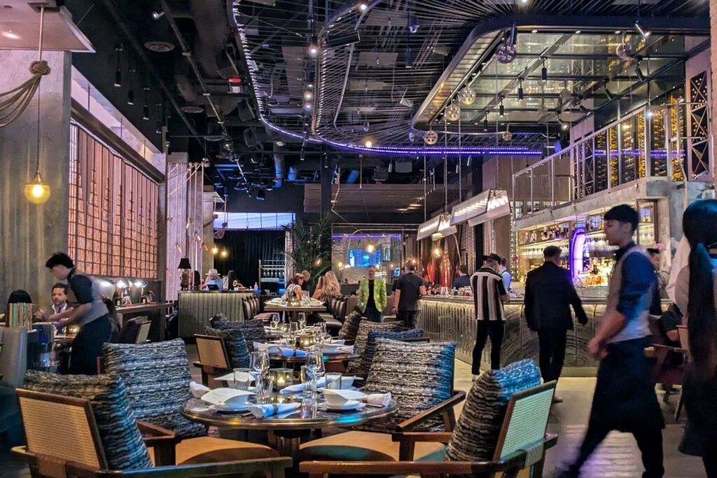 Mott 32 Las Vegas with upscale decor and a warm ambiance
